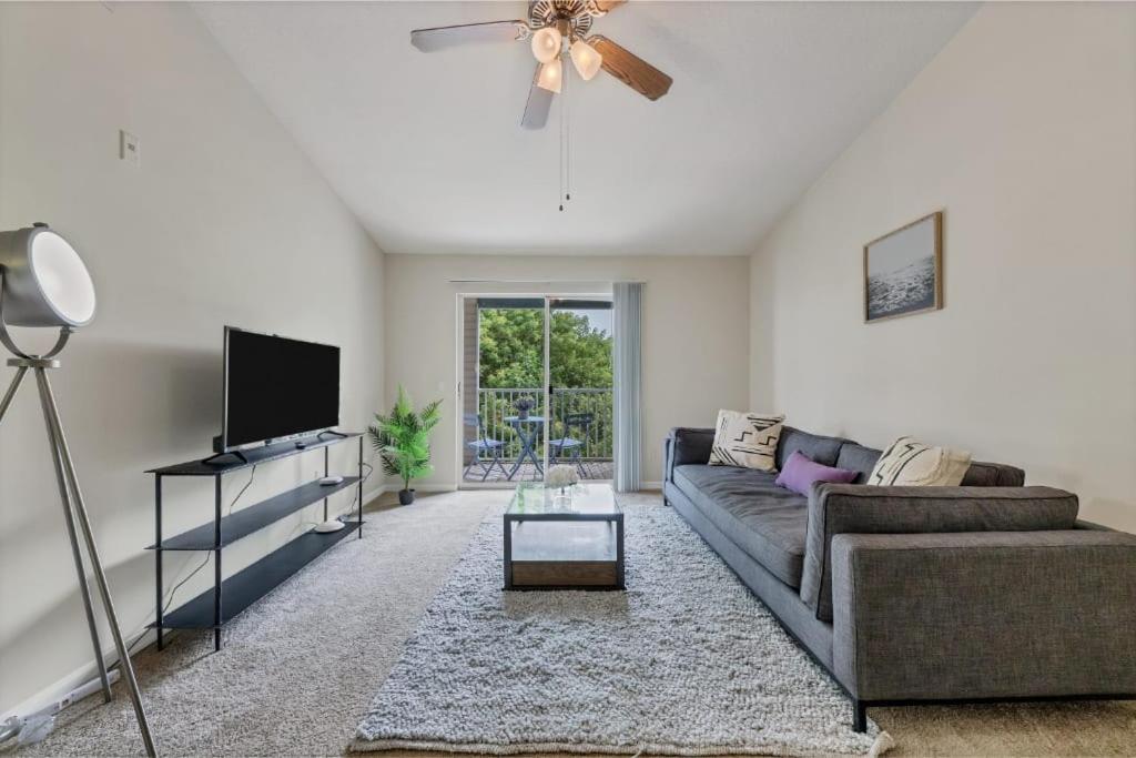 Designed 2Br With Balcony Pool And Gym Bradenton Exterior photo