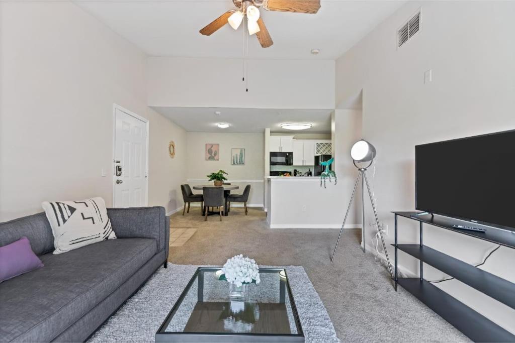 Designed 2Br With Balcony Pool And Gym Bradenton Exterior photo