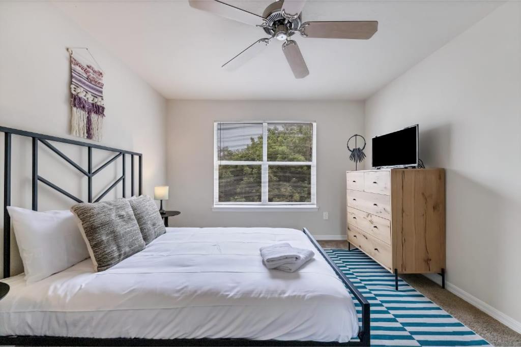 Designed 2Br With Balcony Pool And Gym Bradenton Exterior photo