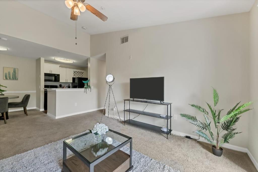 Designed 2Br With Balcony Pool And Gym Bradenton Exterior photo