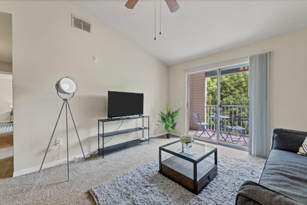 Designed 2Br With Balcony Pool And Gym Bradenton Exterior photo