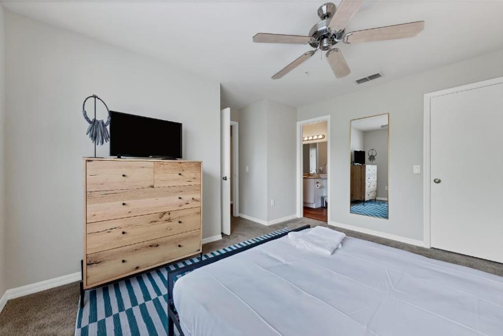 Designed 2Br With Balcony Pool And Gym Bradenton Exterior photo
